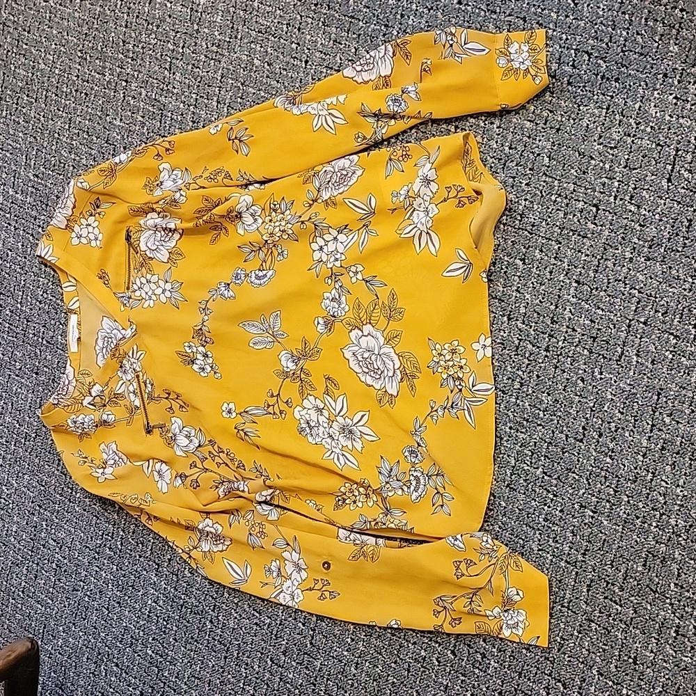 🍍Bundle 3 for 10🍍 Maurices Floral blouse